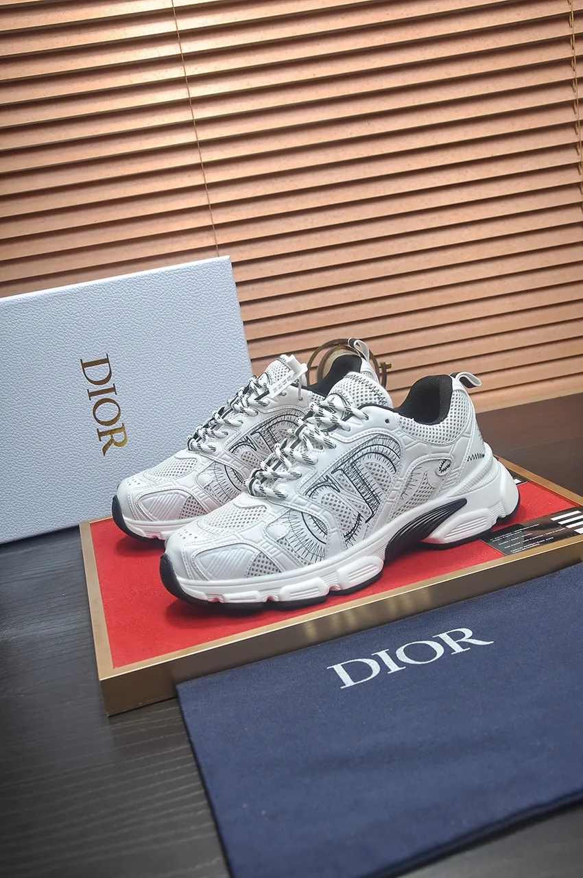 Men's shoes 💰: 640💶 (couples model) Brand: Dior (Dior) Standard code: Women's code 35-40. Men's code 38-44 (45 customized) Grade: Same as the official website Material: Top-quality original cowhide stitching Original wear-resistant and lightweight outsole Style category: Fashionable casual shoes Distinguished luxury brand elements top luxury Color: Actual picture color